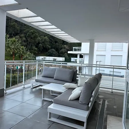 Riverside Pool & Mountain View Apartment Benahavis