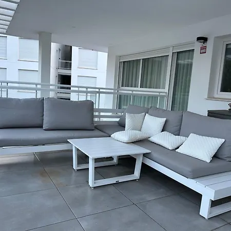 Riverside Pool & Mountain View Бенахавис